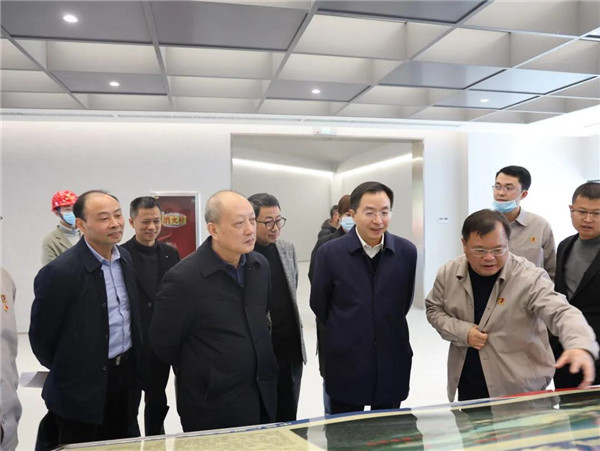 市委常委、常務(wù)副市長鄧永翔現(xiàn)場調(diào)研城投集團產(chǎn)業(yè)項目