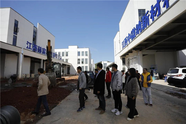 記者節(jié)：媒體聚焦昌南新區(qū)、城投集團重點項目建設(shè)工地