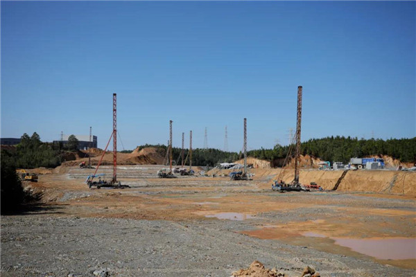 記者節(jié)：媒體聚焦昌南新區(qū)、城投集團重點項目建設(shè)工地